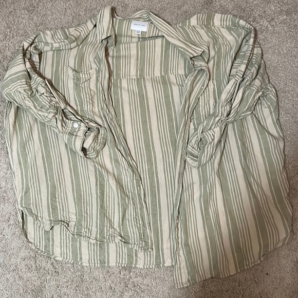 American Eagle Outfitters Tops - American Eagle flannel cover. Size XL